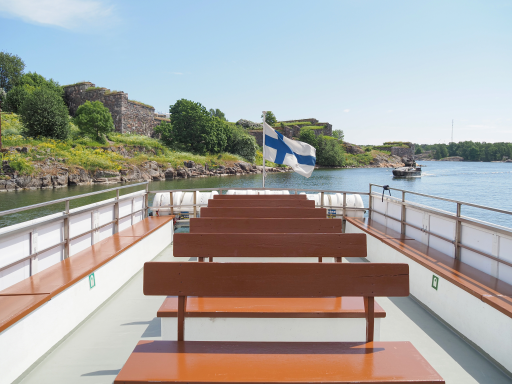 Take a day trip to Suomenlinna